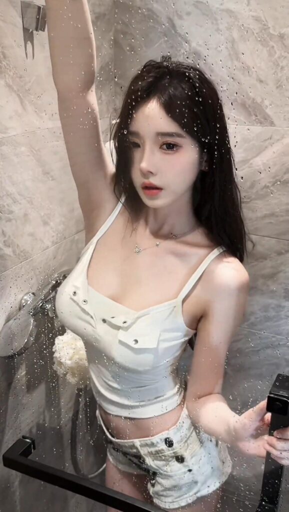 【贵阳】小浪货乳沟深深服务棒-风悦楼