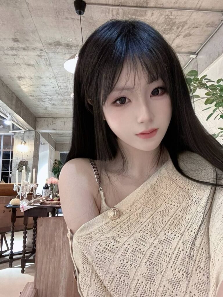 顶级嫩妹曼妙多姿的身材和甜美笑容惹人爱-风悦楼