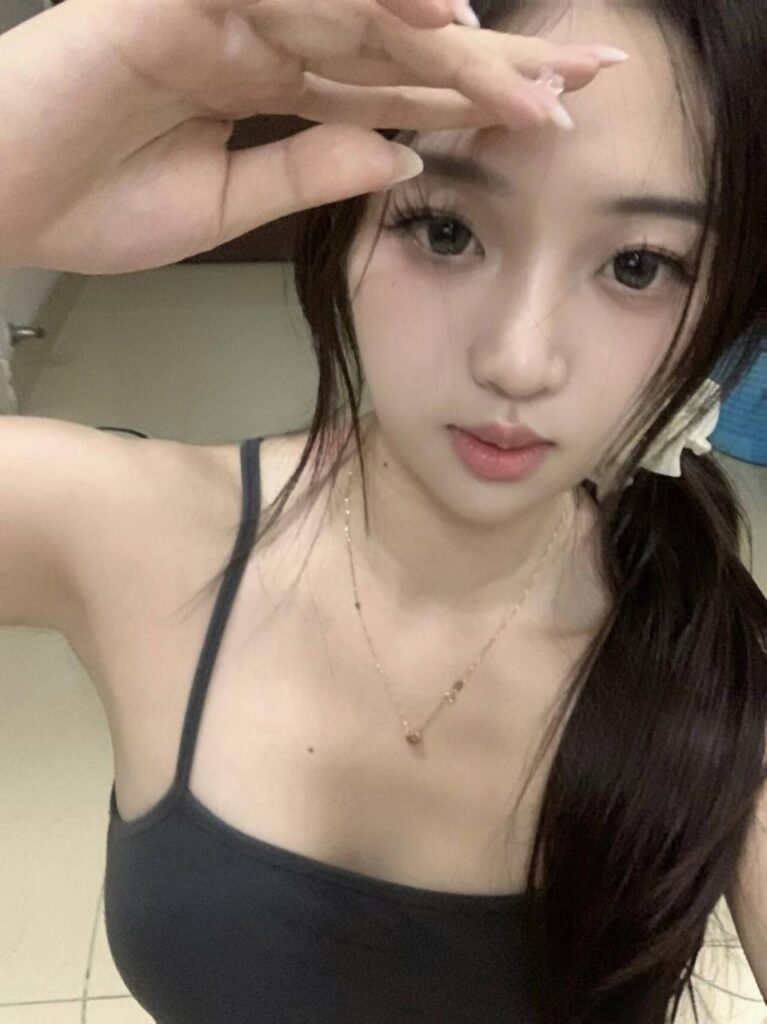 白银性感小姑娘粉鲍鱼紧紧的-风悦楼