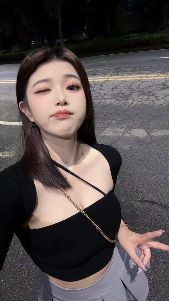 【苏州】鲍鱼和奶子都还是粉嫩的刚出道的妹子-风悦楼