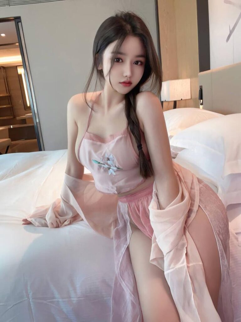 【哈尔滨】嫩模骚货玩肚兜的诱惑-风悦楼