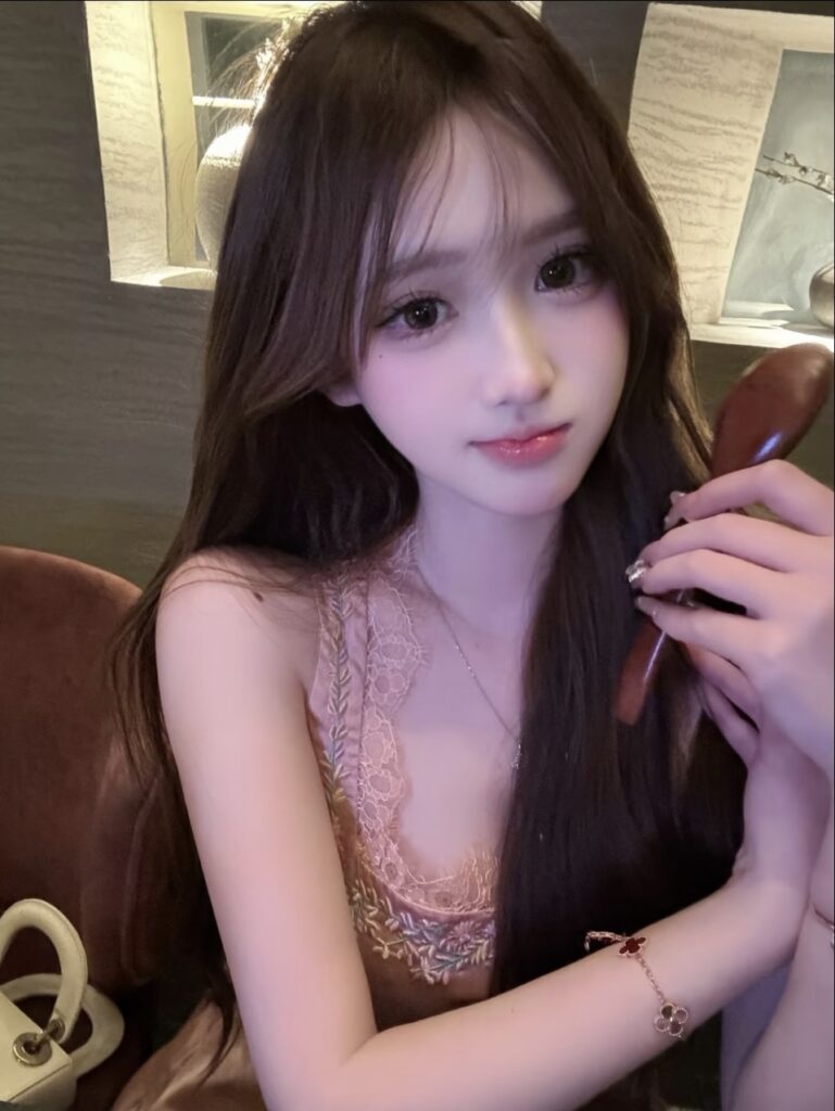 西安市未央区性感辣妹水中吹到爆-风悦楼