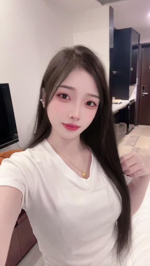 【芜湖】妹纸年龄小粉鲍很诱人-风悦楼