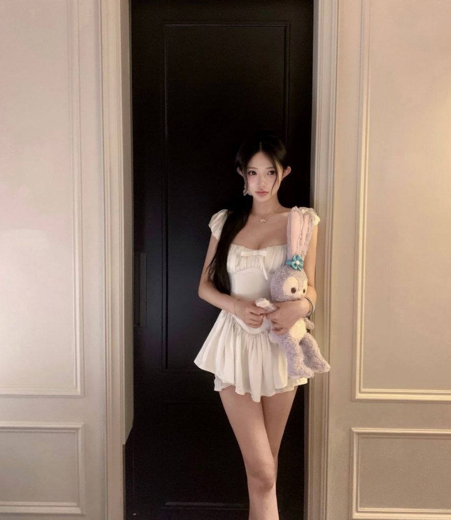 高颜值气质骚女口活一流-风悦楼