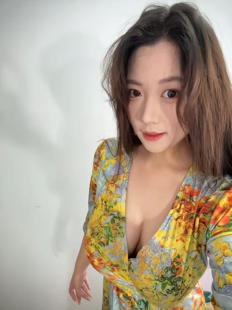 大奶嫩妹软玉在怀,温香盈齿-风悦楼