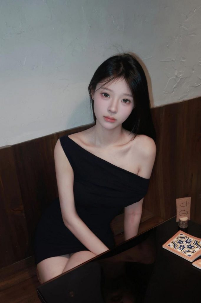 大胸粉嫩校花兼职-风悦楼