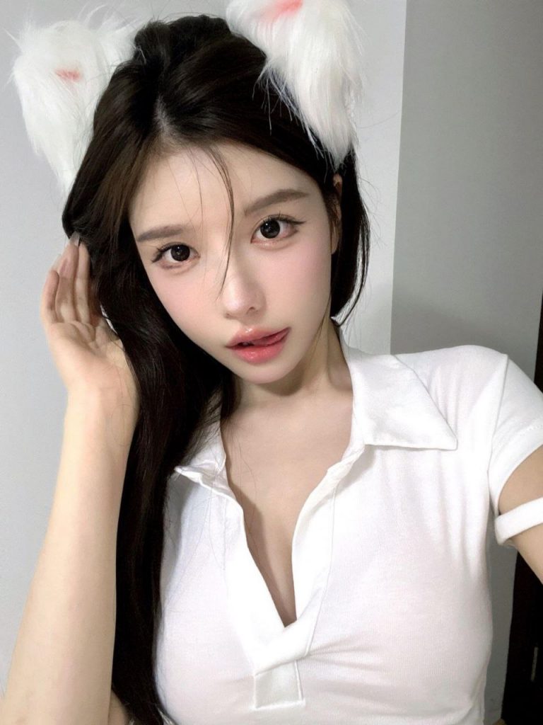 清纯小萝莉带楼兼职外出-风悦楼